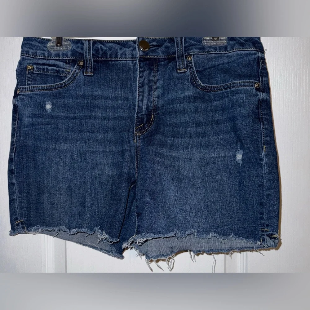 Seven7 Distressed Denim Shorts Medium Wash Raw Hem Size 6